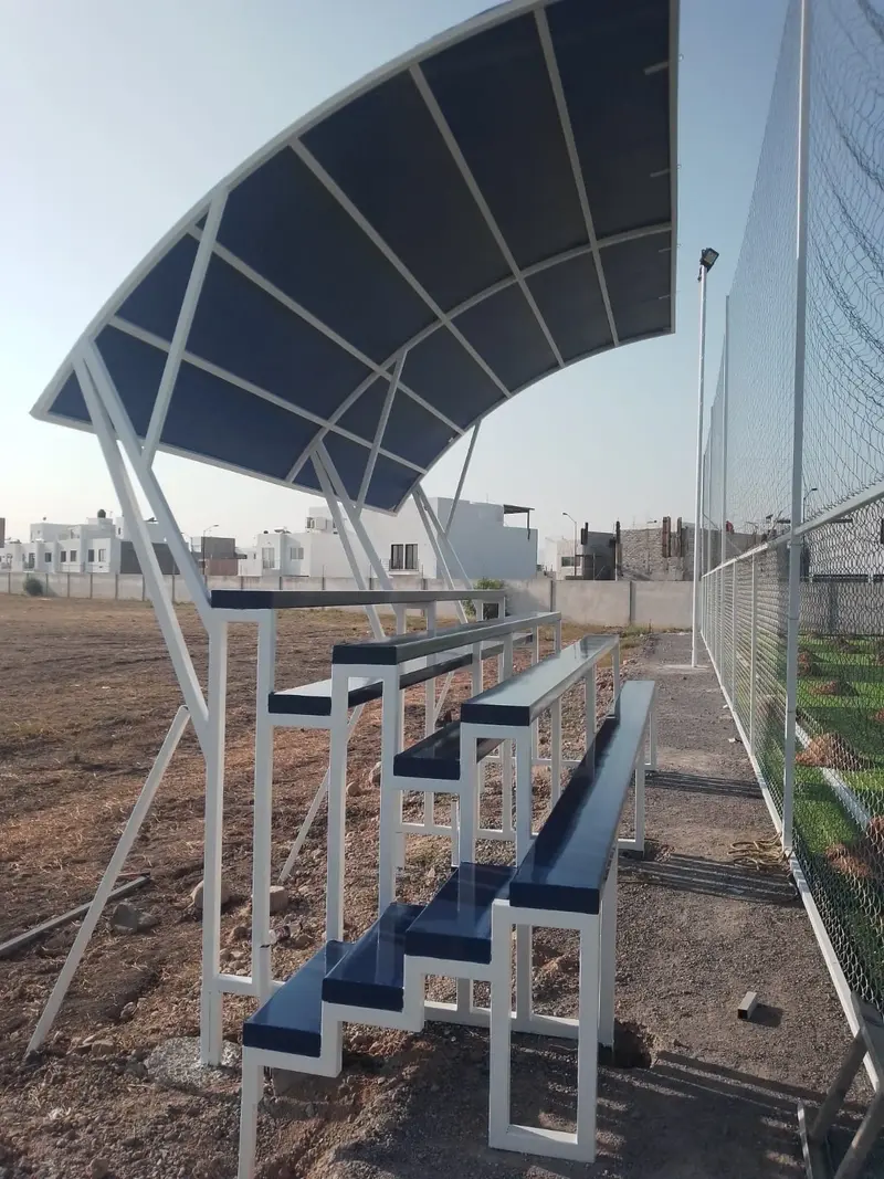 Grada 35 personas techo curvo lona negra